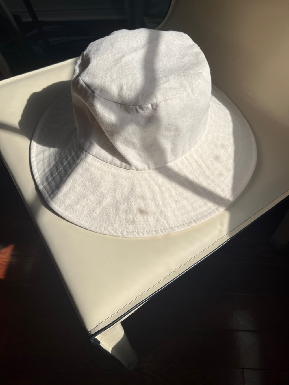 Madewell cream-colored cotton bucket hat